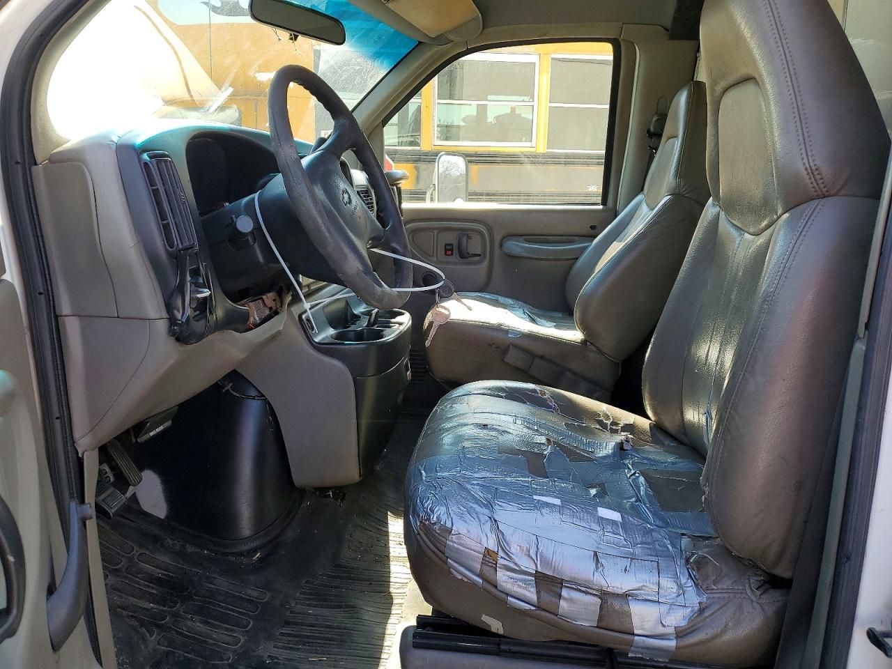 2001 Chevrolet Express BOX Truck