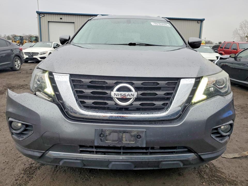 2017 Nissan Pathfinder sv