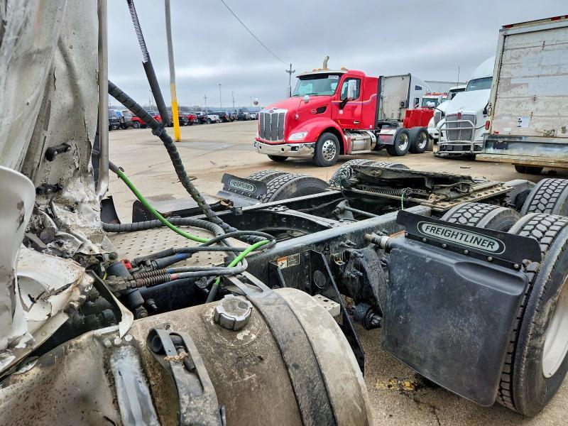 2020 Freigliner 2020 Freightliner Cascadia 126 Semi Truck