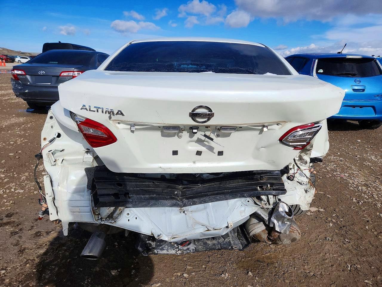 2016 Niss Altima 2.5 s