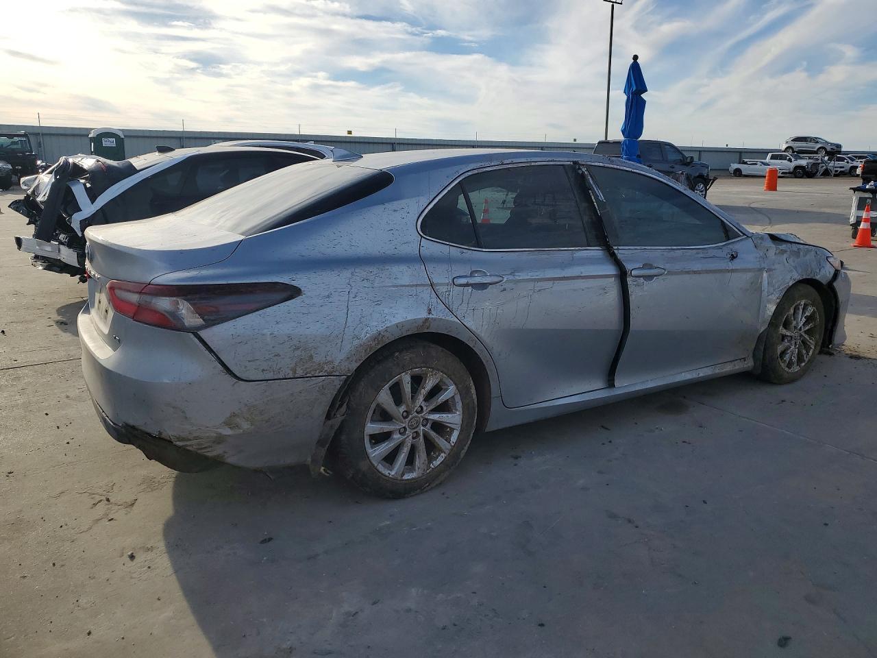 2024 Toyota Camry le