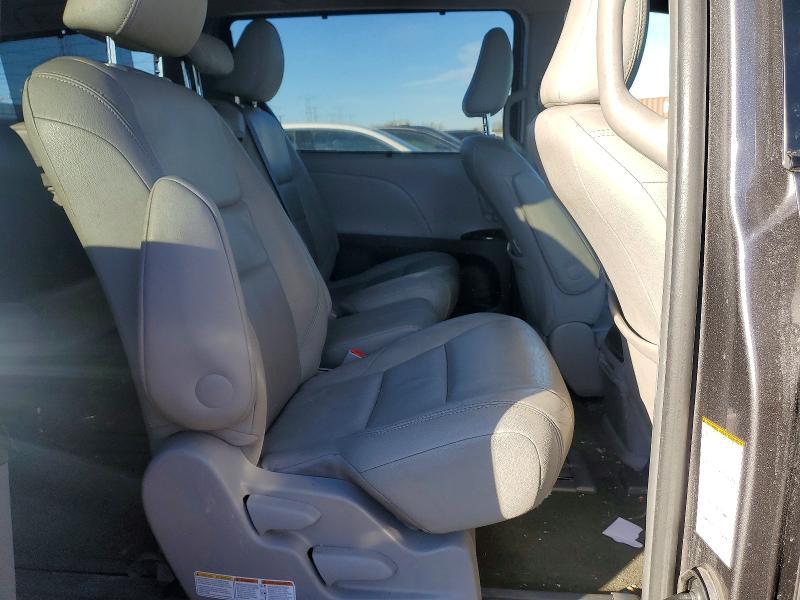 2017 Toyota Sienna xle 8-passenger