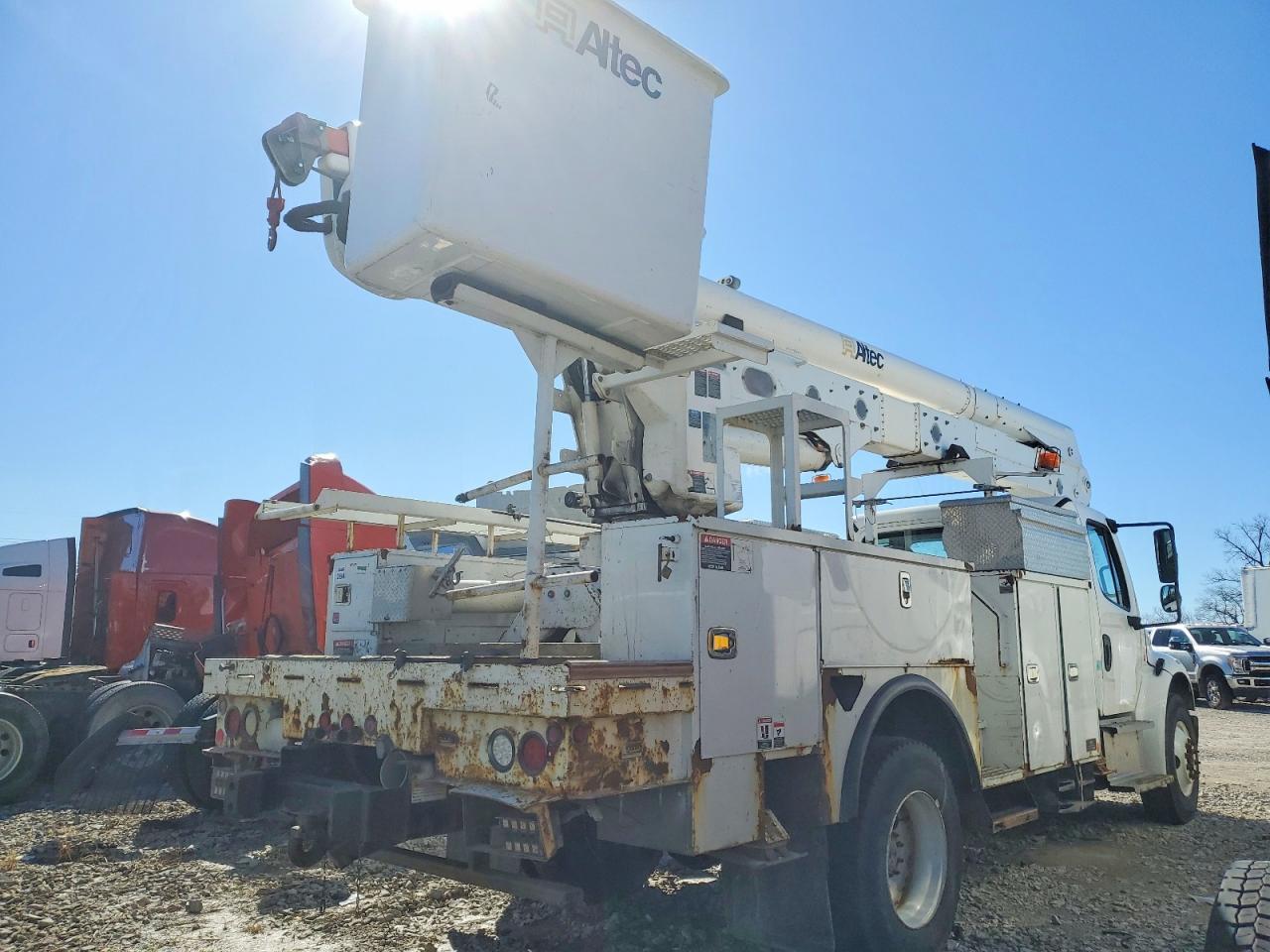 2015 Freightliner Business Class M2 Bucket Truck