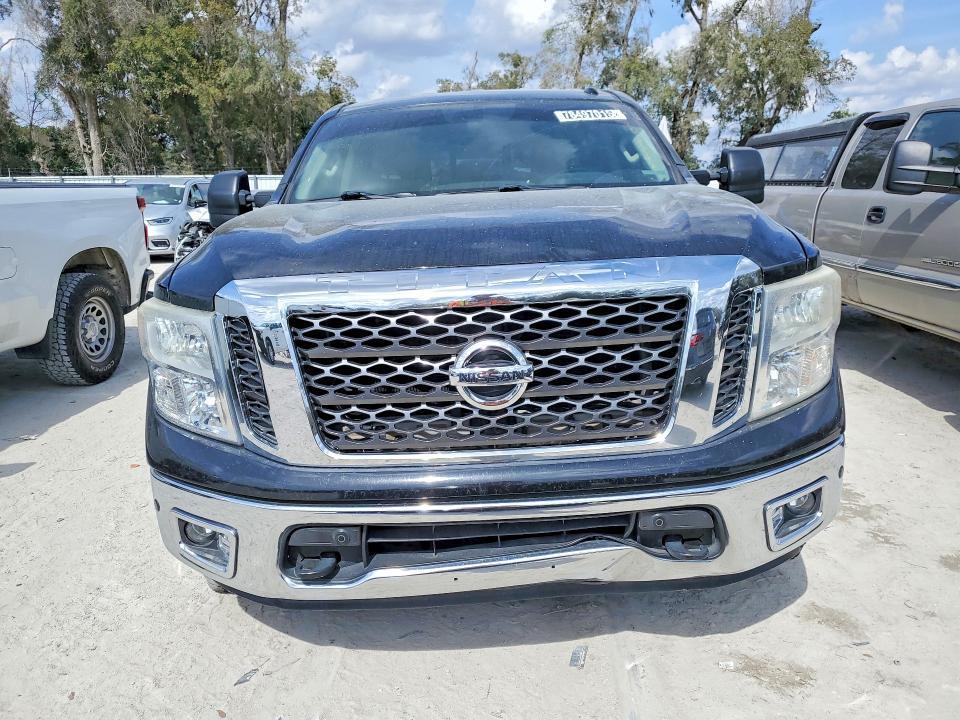 2017 Nissan Titan sv
