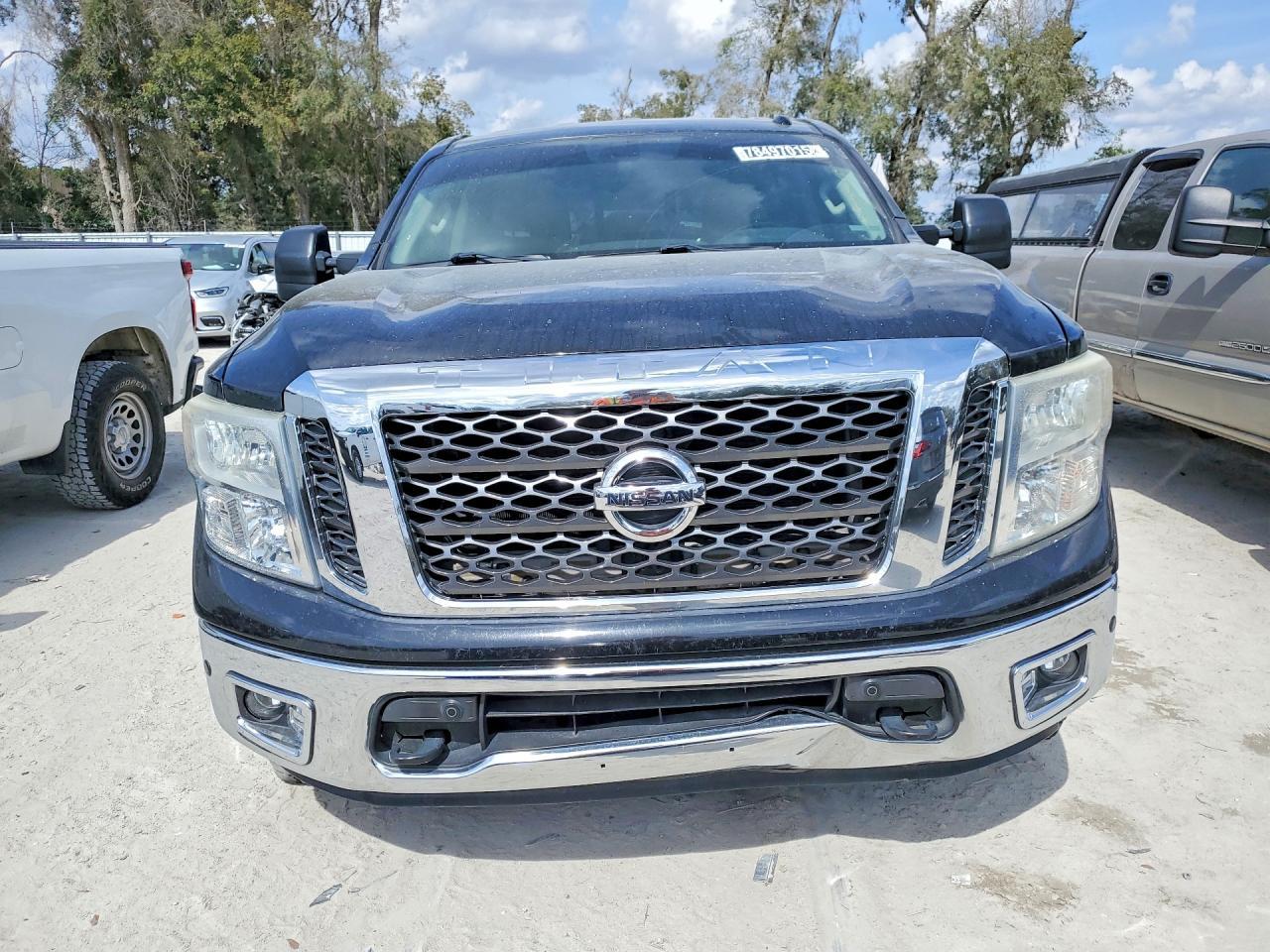 2017 Nissan Titan SV