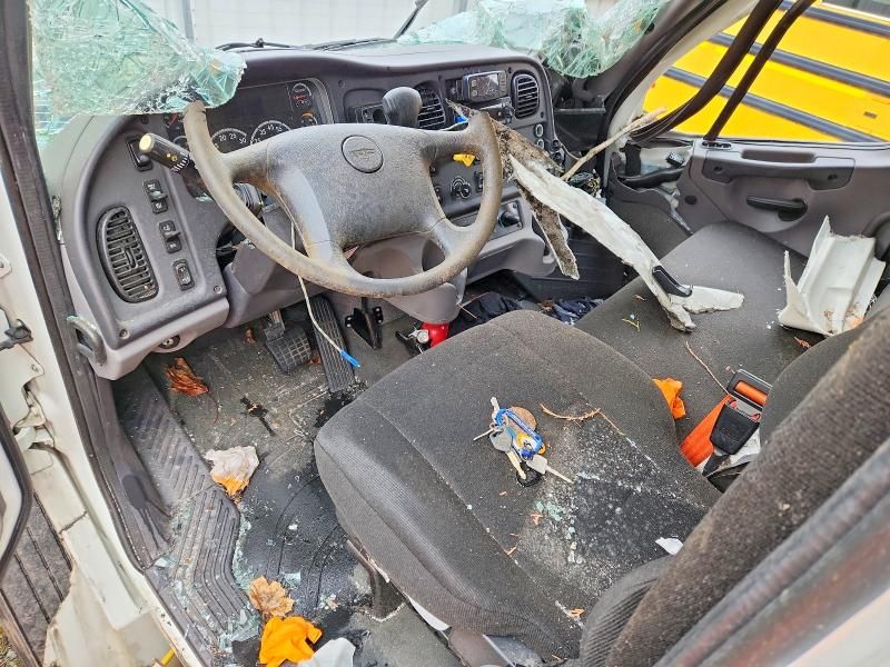 2022 Freightliner Business Class M2 BOX Truck