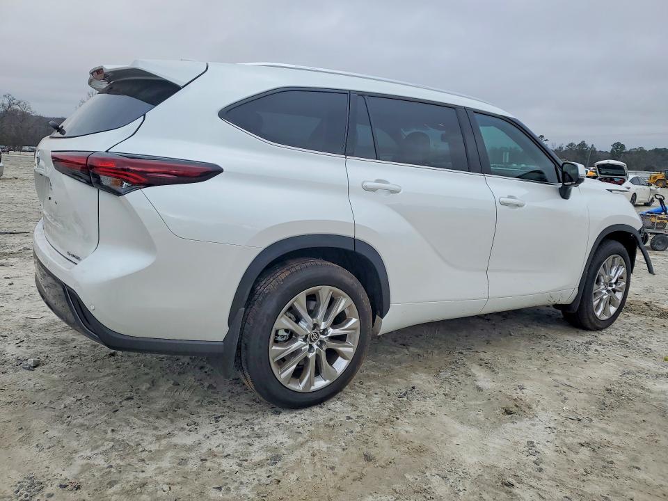 2025 Toyota Highlander le