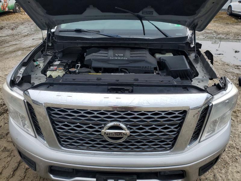 2018 Nissan Titan sv