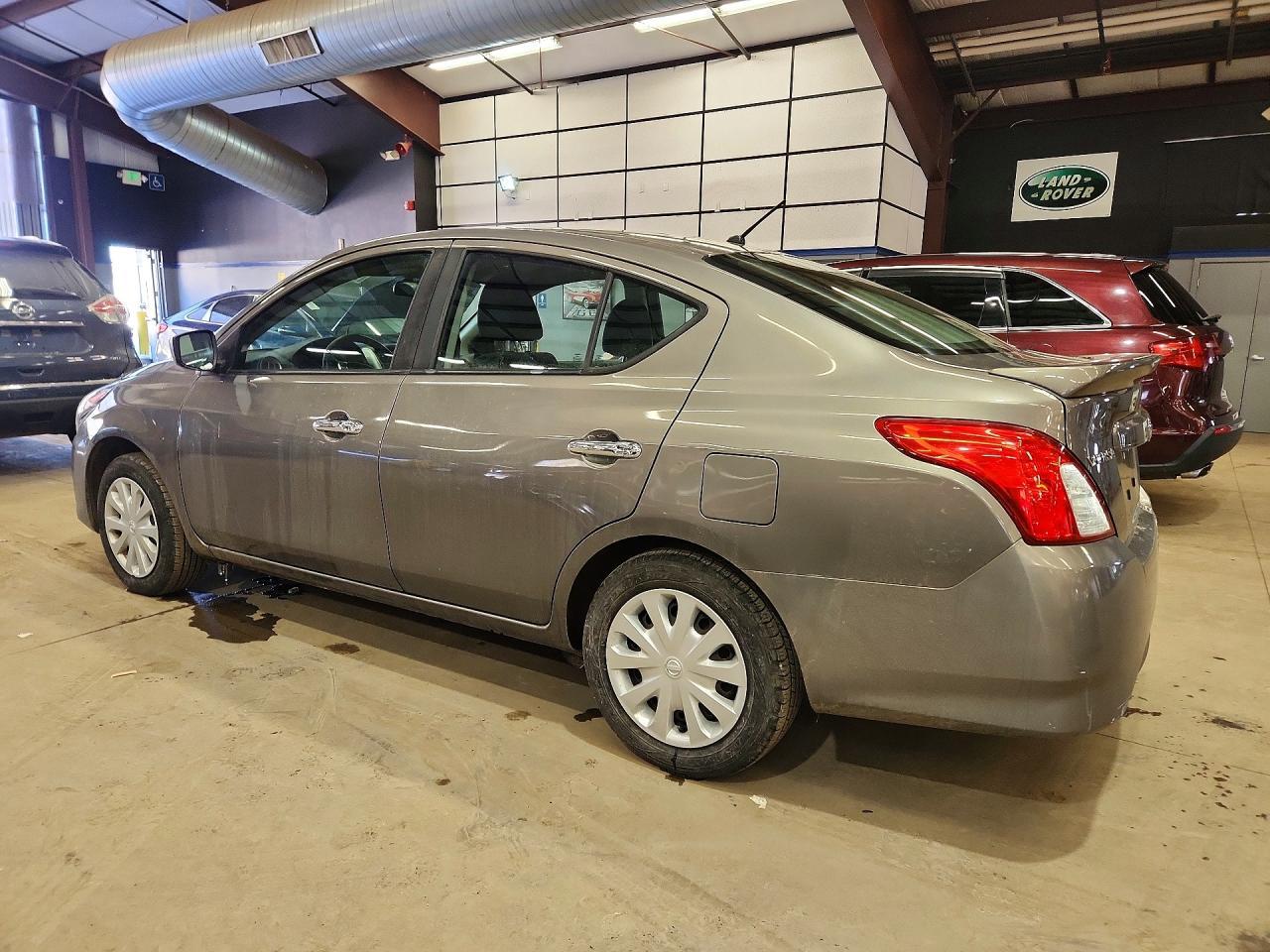 2017 Nissan Versa sv