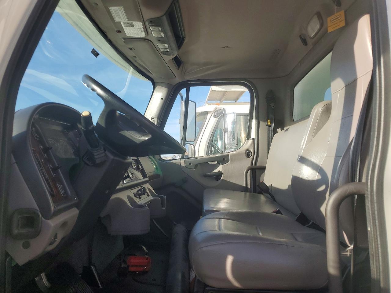 2019 Freightliner Business Class M2 BOX Truck
