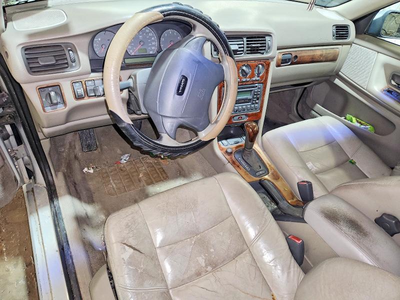 2000 Volvo S70 Base