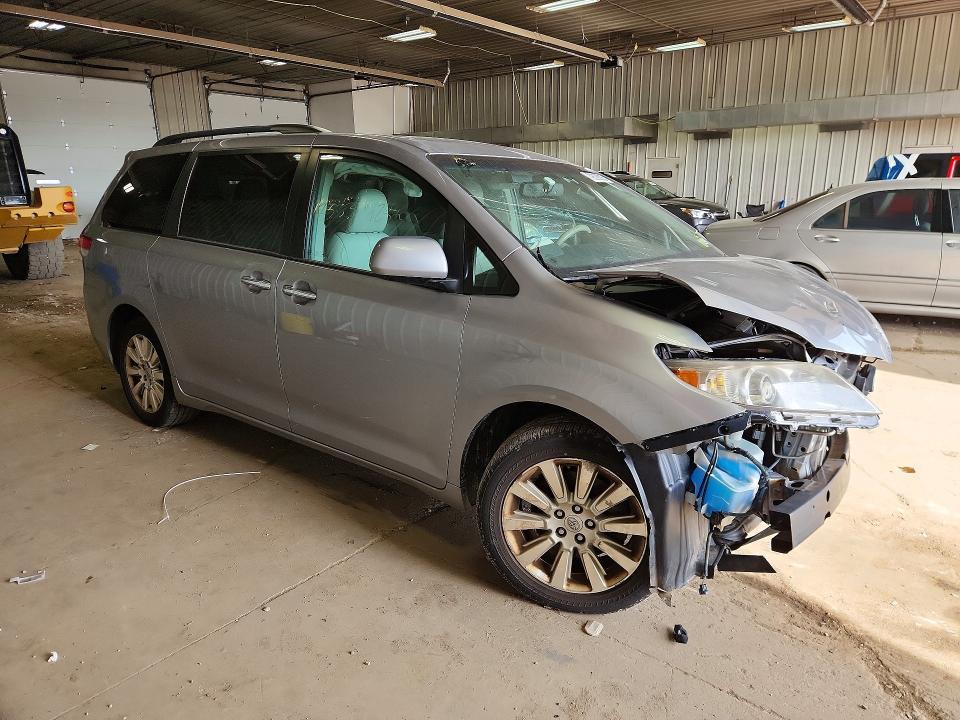 2011 Toyota Sienna xle 7-passenger