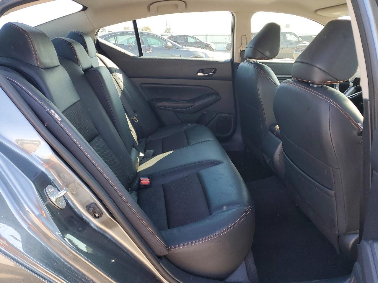 2022 Niss Altima 2.0 sr