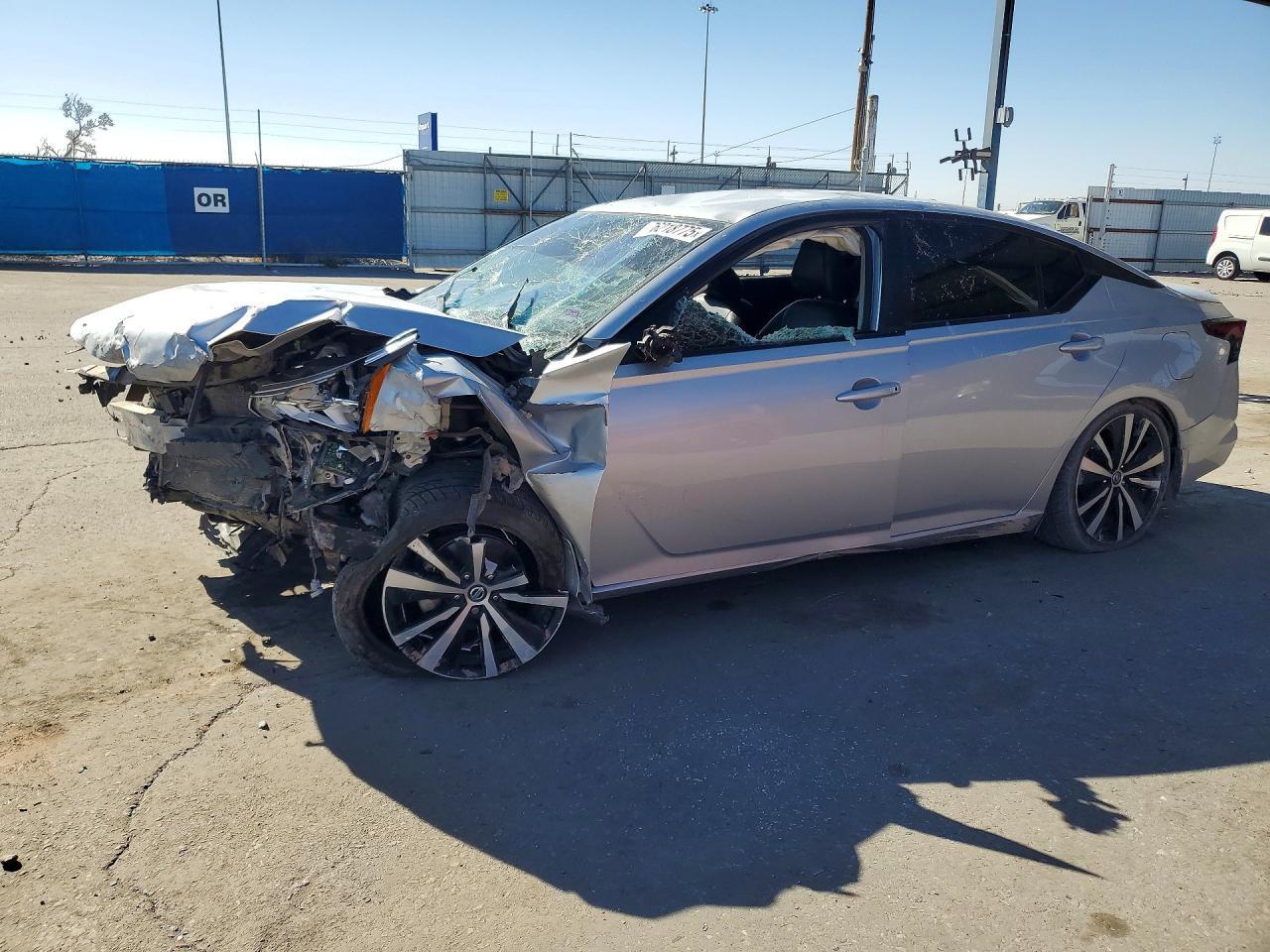 2022 Niss Altima 2.5 sr