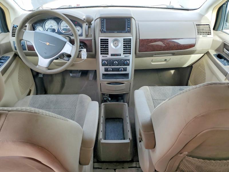 2010 Chrysler Town & Country lx