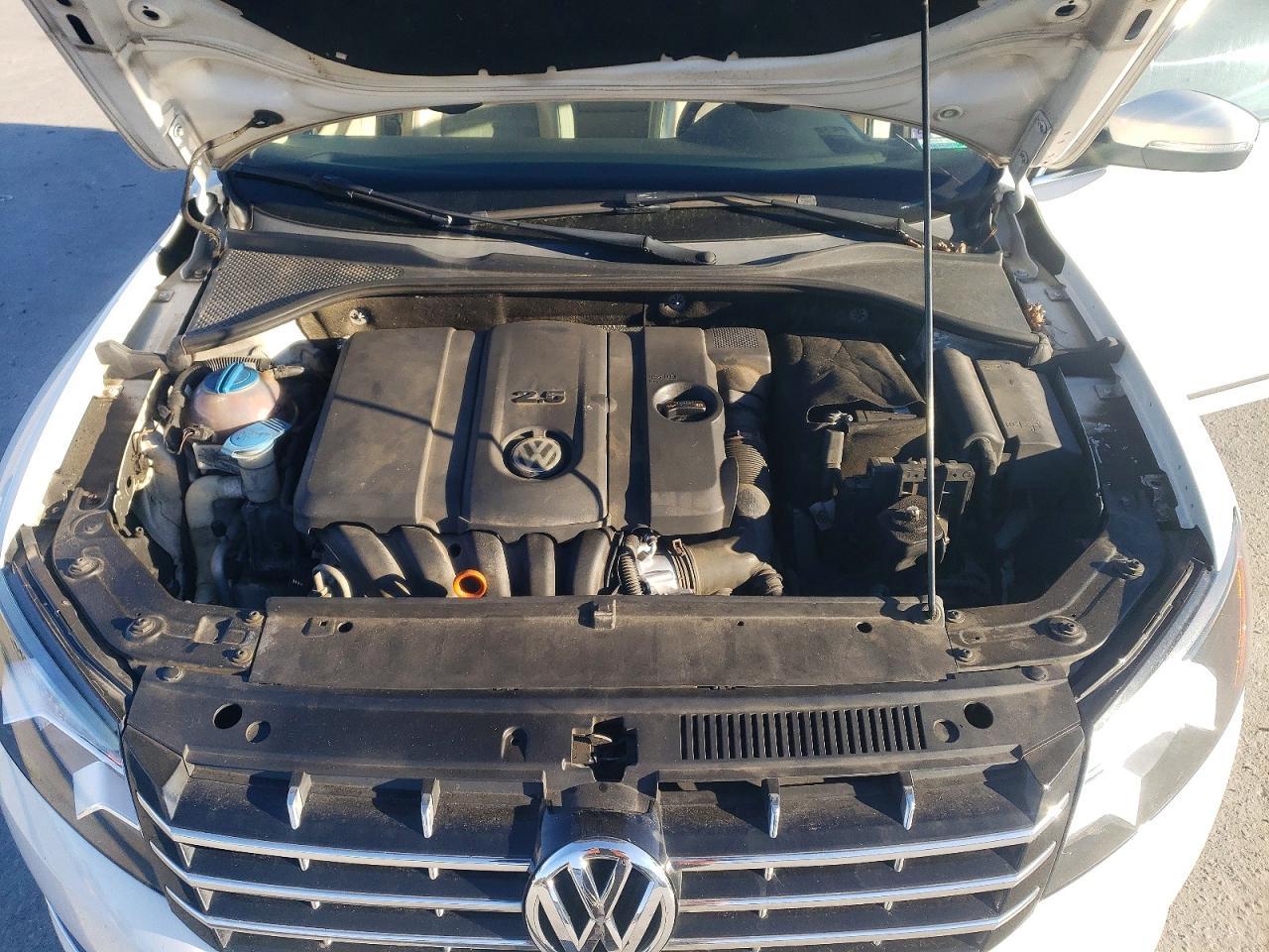 2013 Volkswagen Passat sel