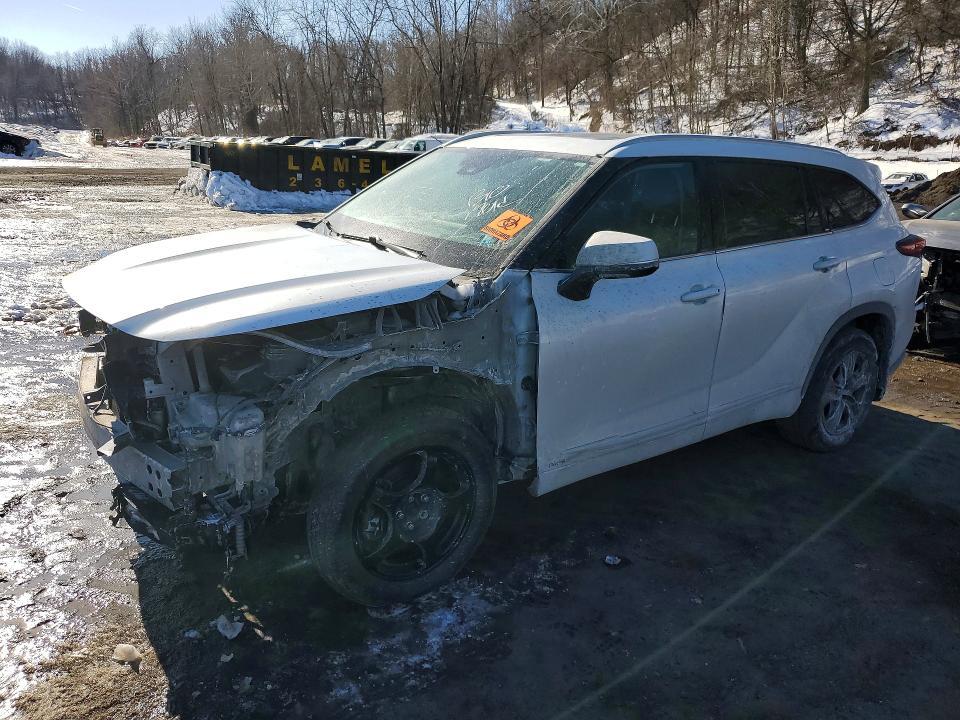 2022 Toyota Highlander Hybrid Bronze Edition