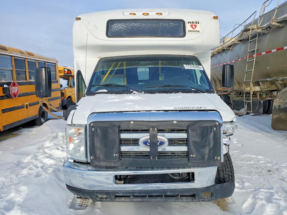 2016 Ford Econoline E450 Super Duty Cutaway Van