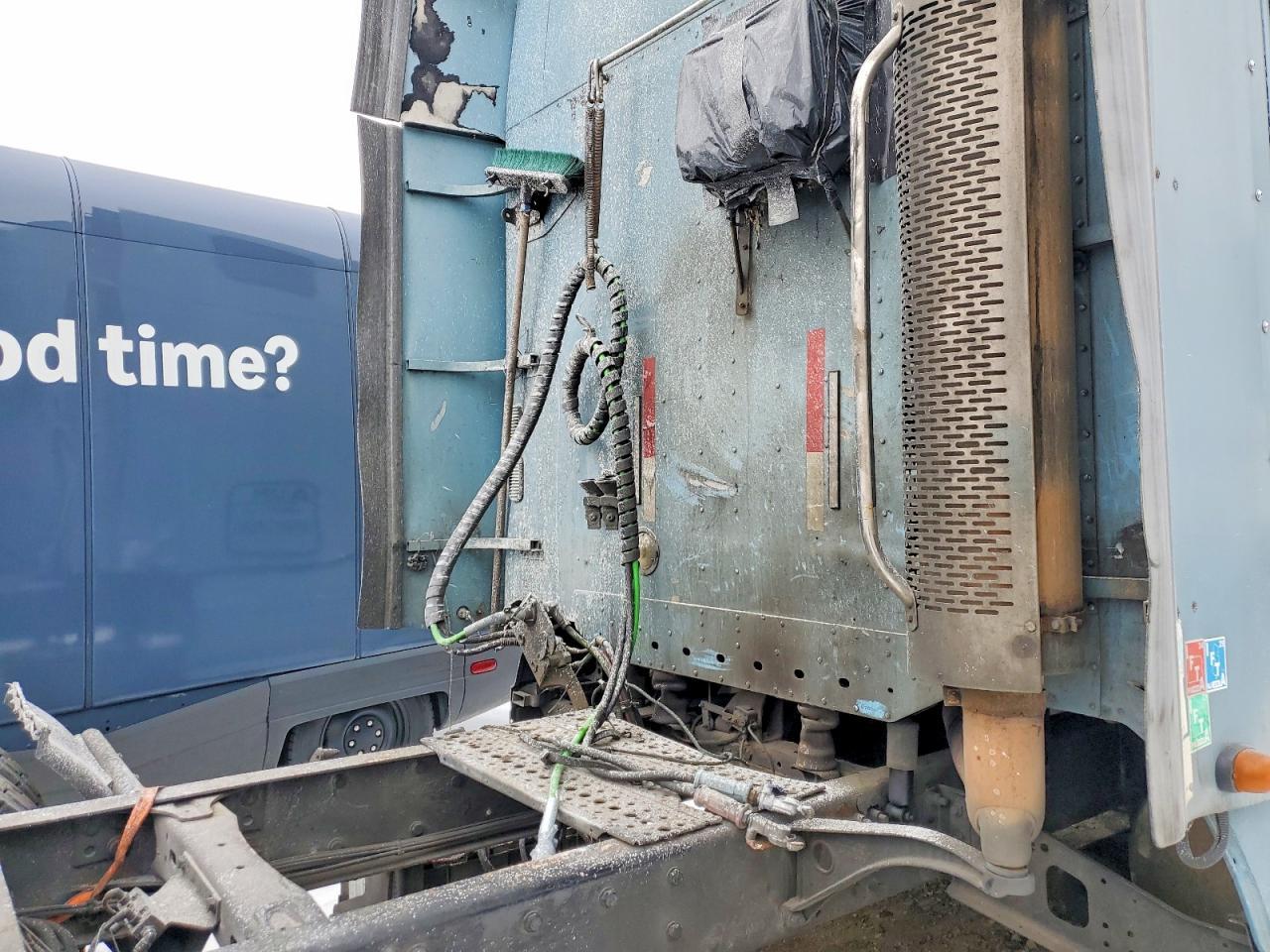 2007 Freightliner Conventional ST120