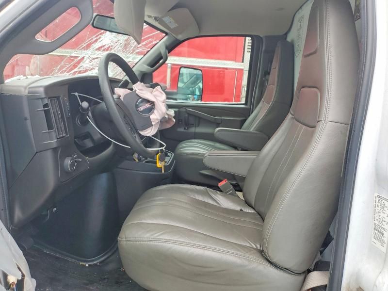 2022 GMC Savana Cut-box Truck