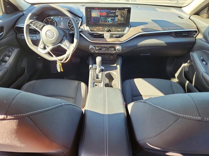 2025 Niss Altima 2.5 sv