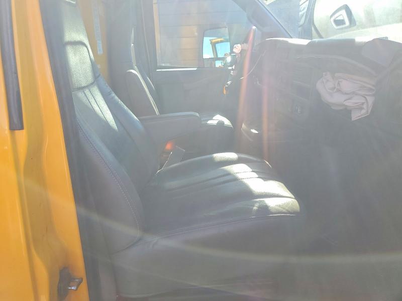 2022 GMC Savana Cut-box Truck