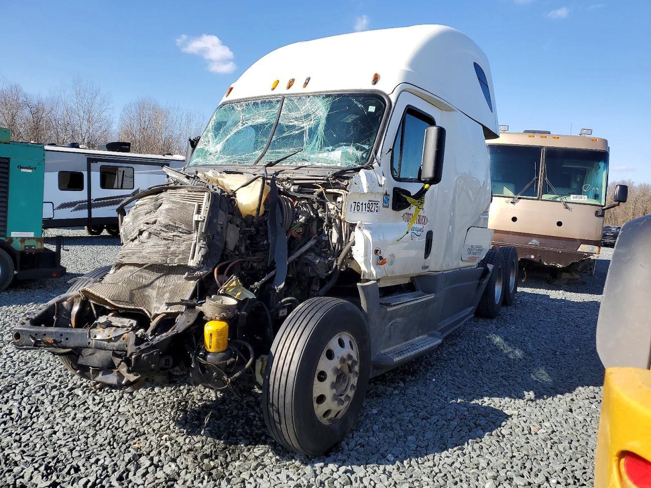 2015 Freightliner Cascadia Semi Truck