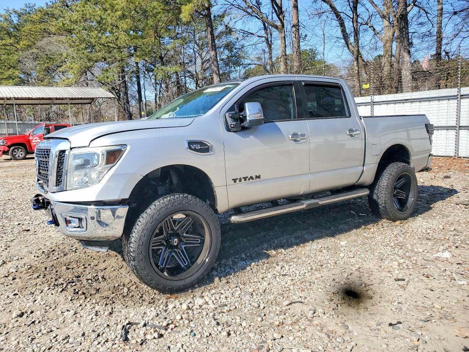 2017 Nissan Titan sl
