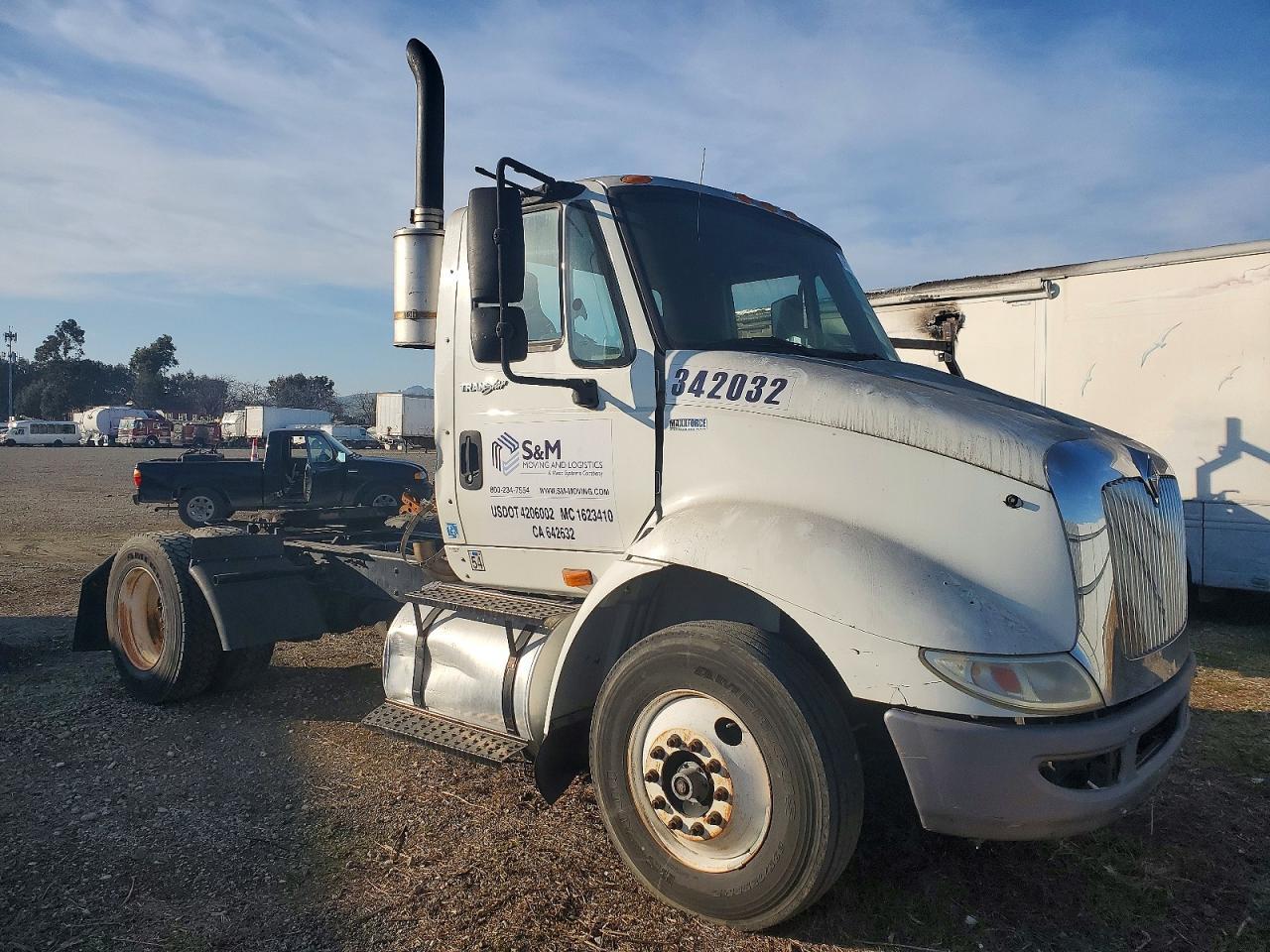 2013 International 8600 Semi Truck