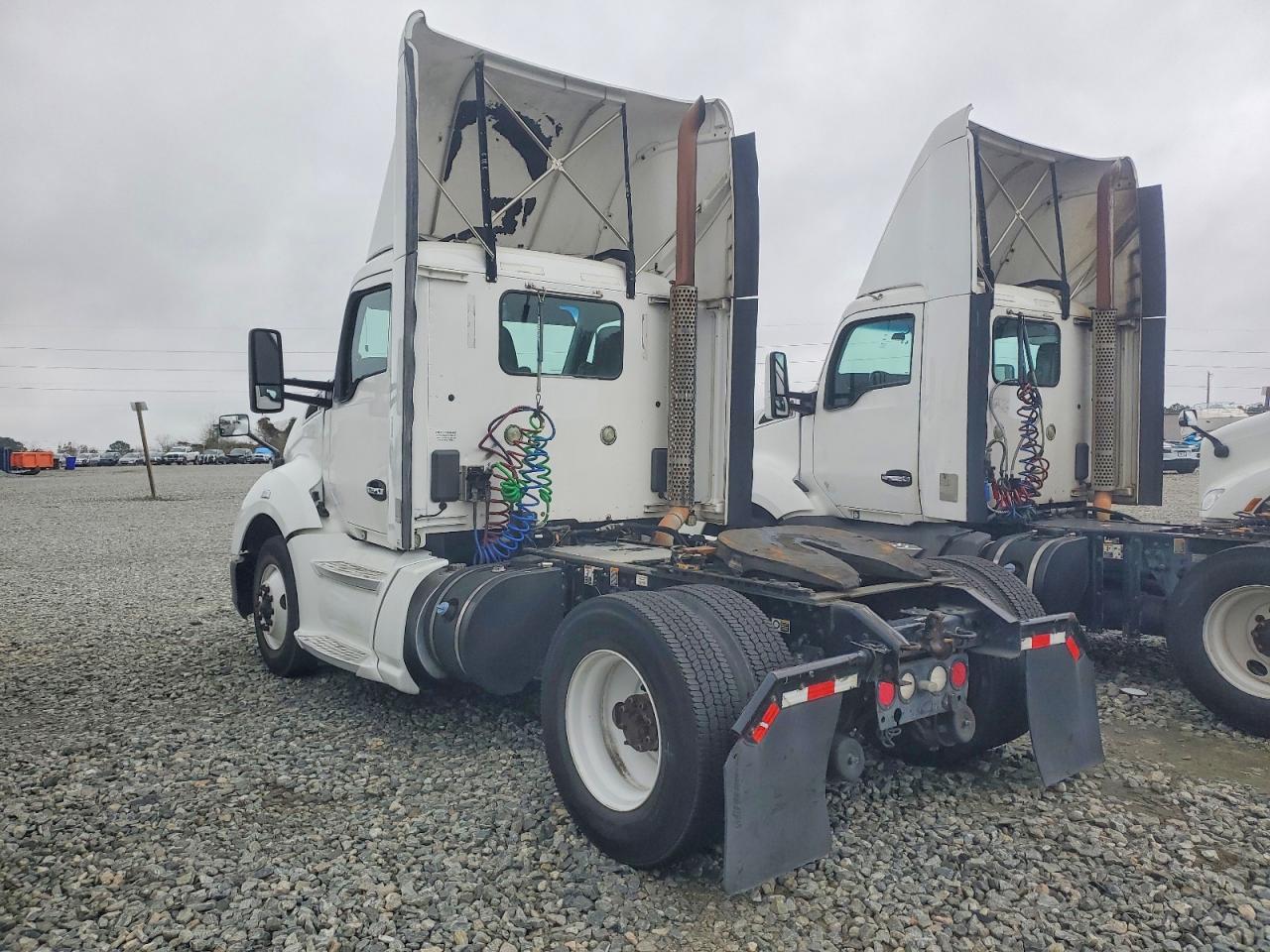 2015 Kenworth T680 Semi Truck
