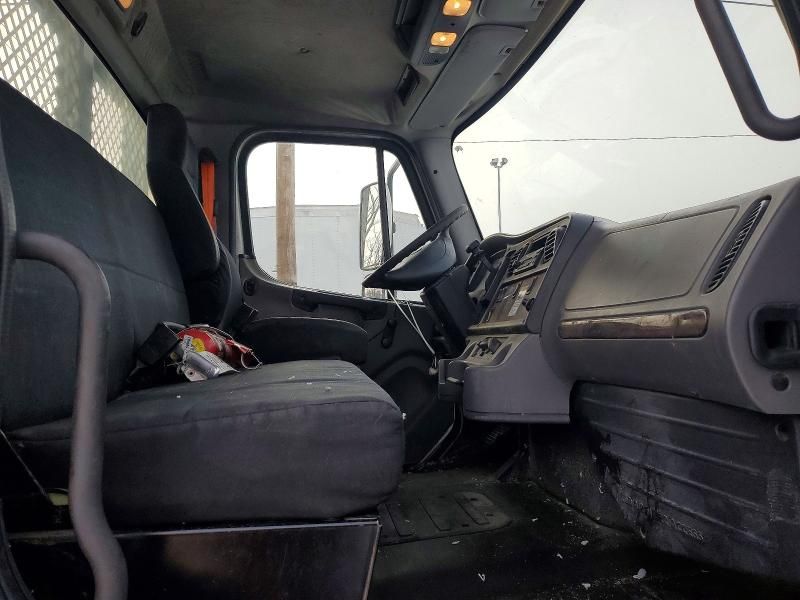 2015 Freightliner Business Class M2 Flatbed Truck