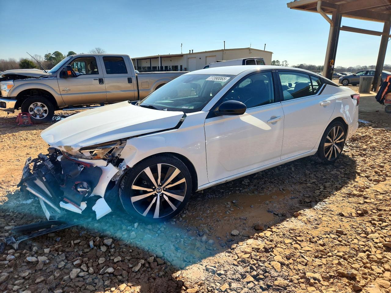 2020 Niss Altima sr