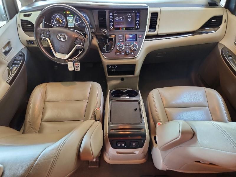 2020 Toyota Sienna xle