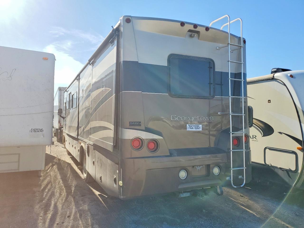 2011 Ford F53
