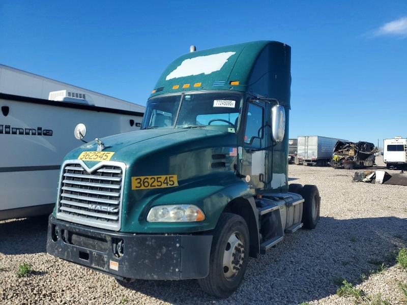 2017 Mack CXU613 Semi Truck