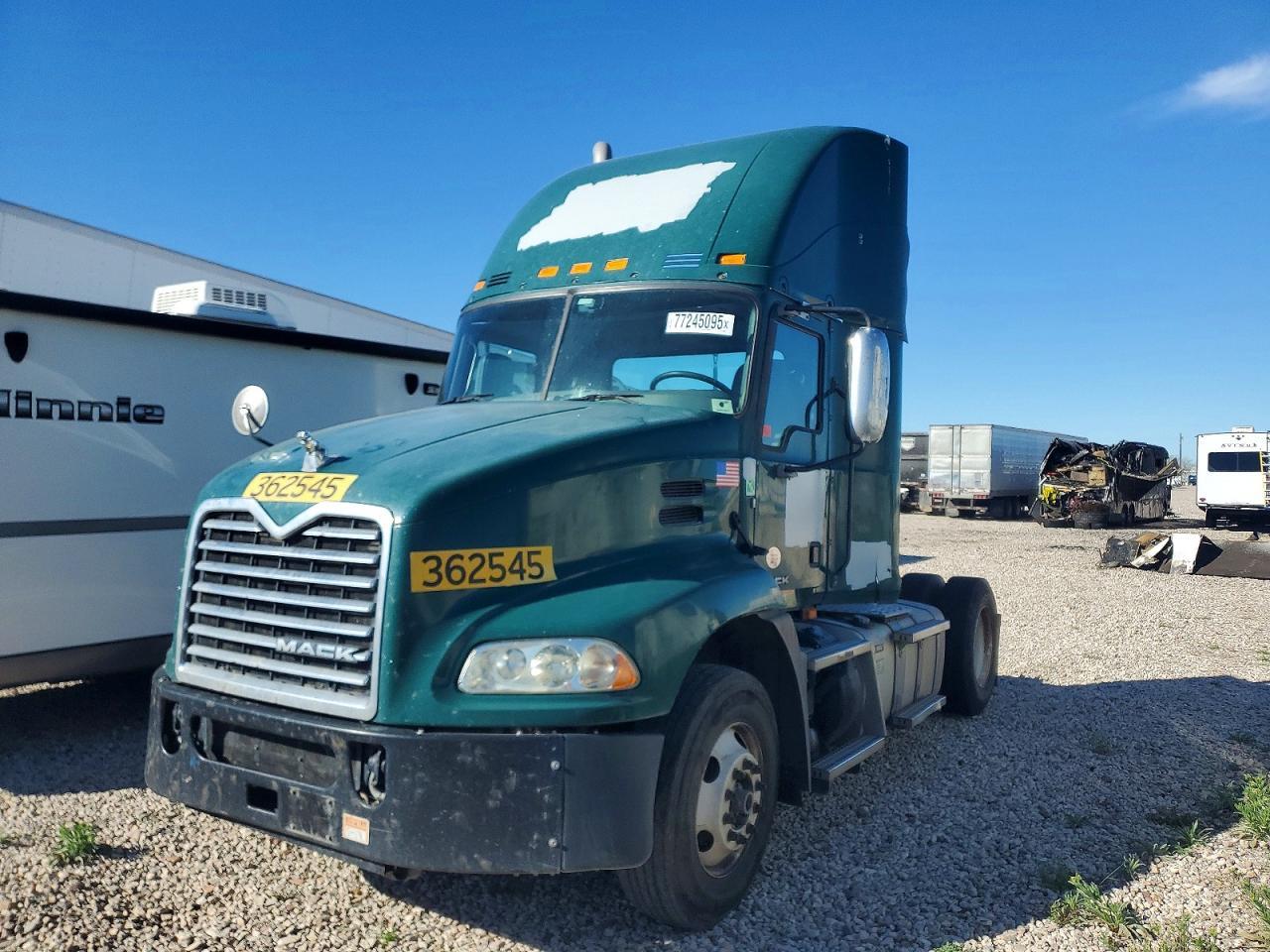 2017 Mack CXU613 Semi Truck