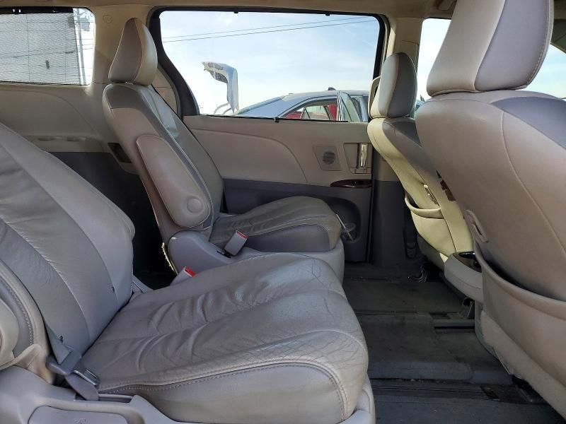 2012 Toyota Sienna xle