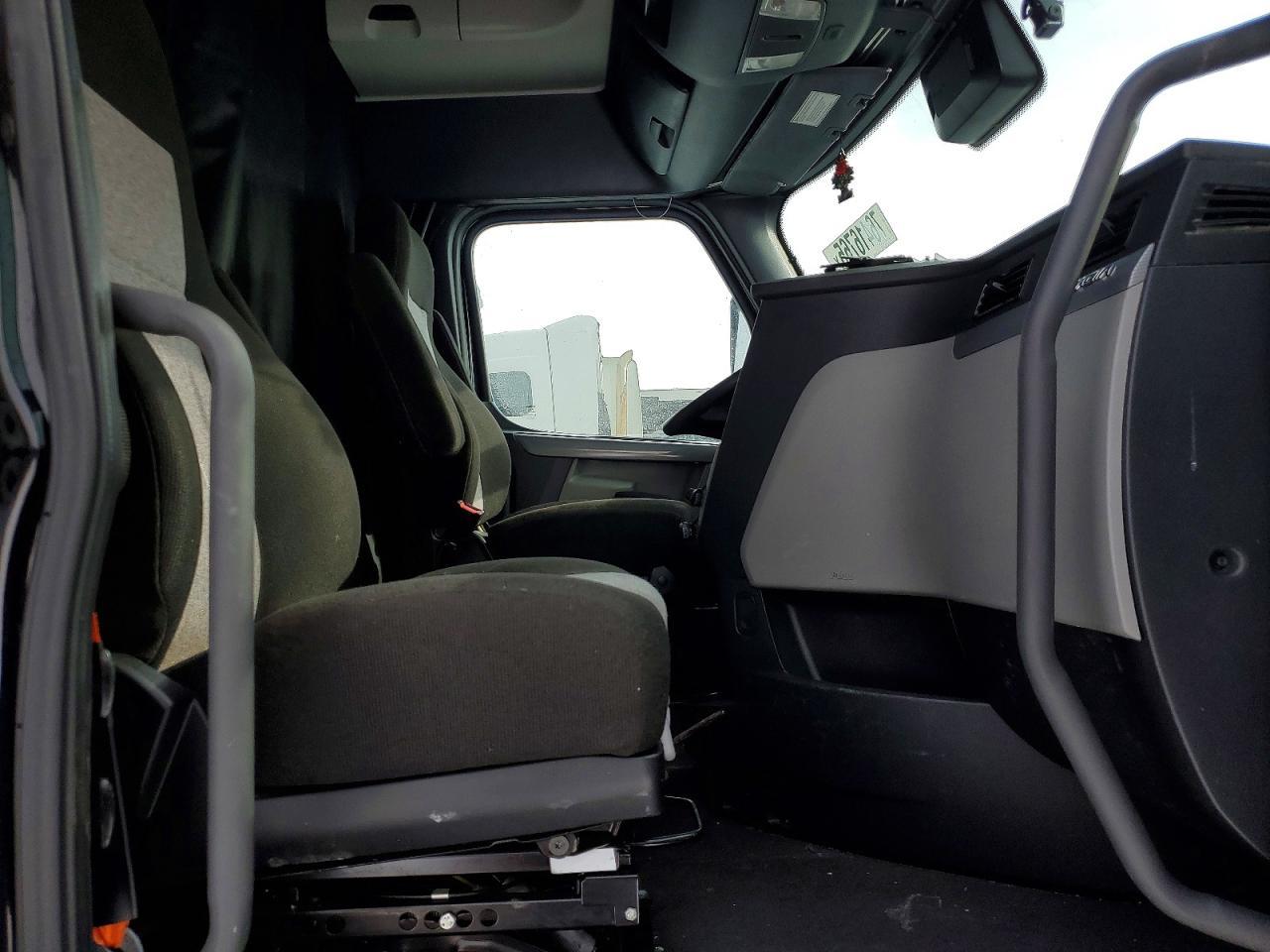 2021 Freightliner Cascadia 126 Semi Truck