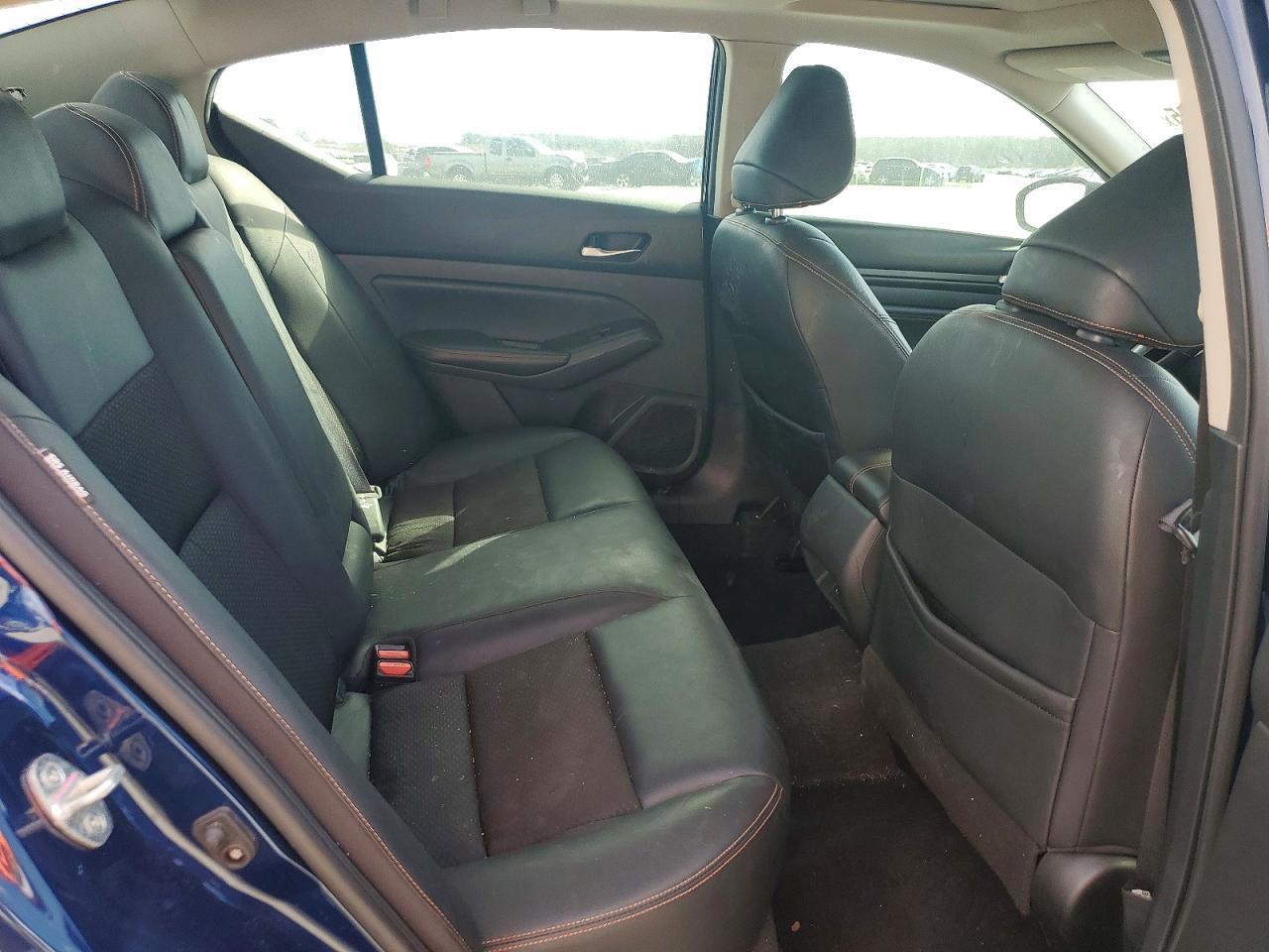 2021 Niss Altima sr