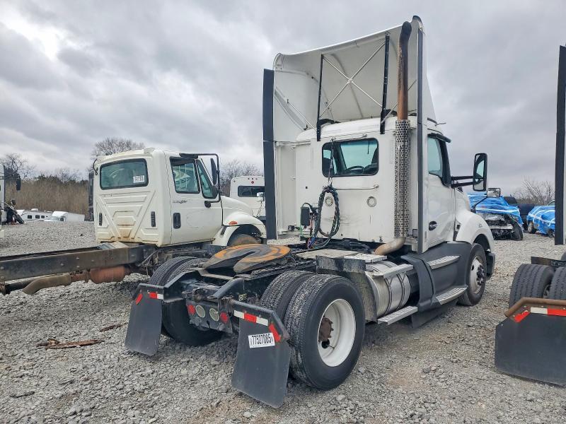 2019 Kenworth T680 Semi Truck