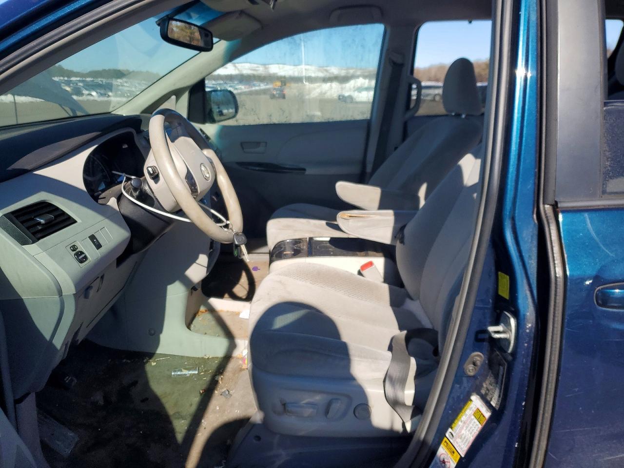 2011 Toyota Sienna le