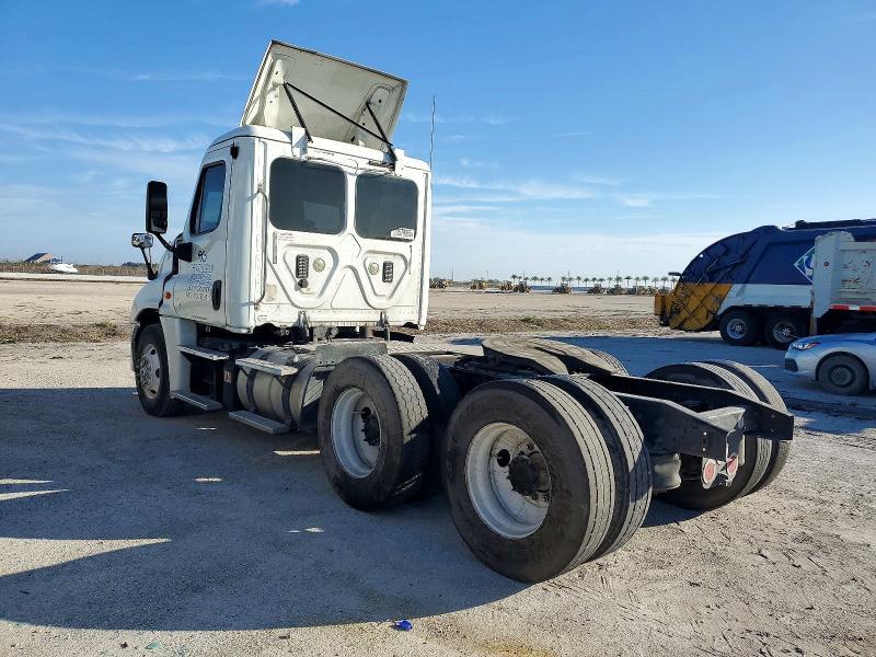 2016 Freightliner Cascadia 125 Semi Truck