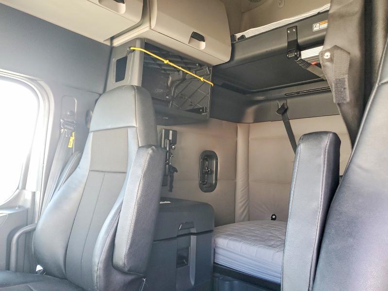 2019 Freightliner Cascadia 126 Semi Truck