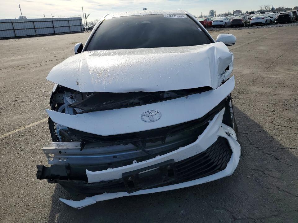 2025 Toyota Camry le
