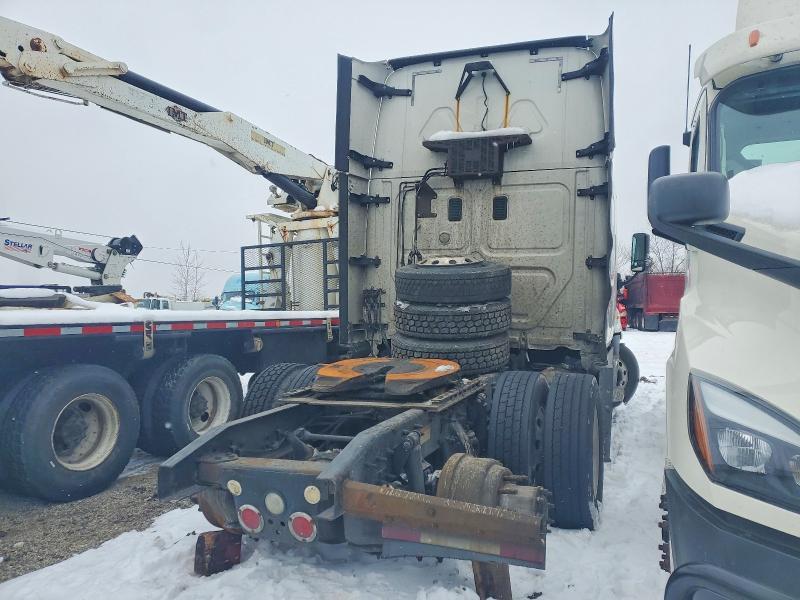 2016 Freigliner 2016 Freightliner Cascadia 125 Semi Truck