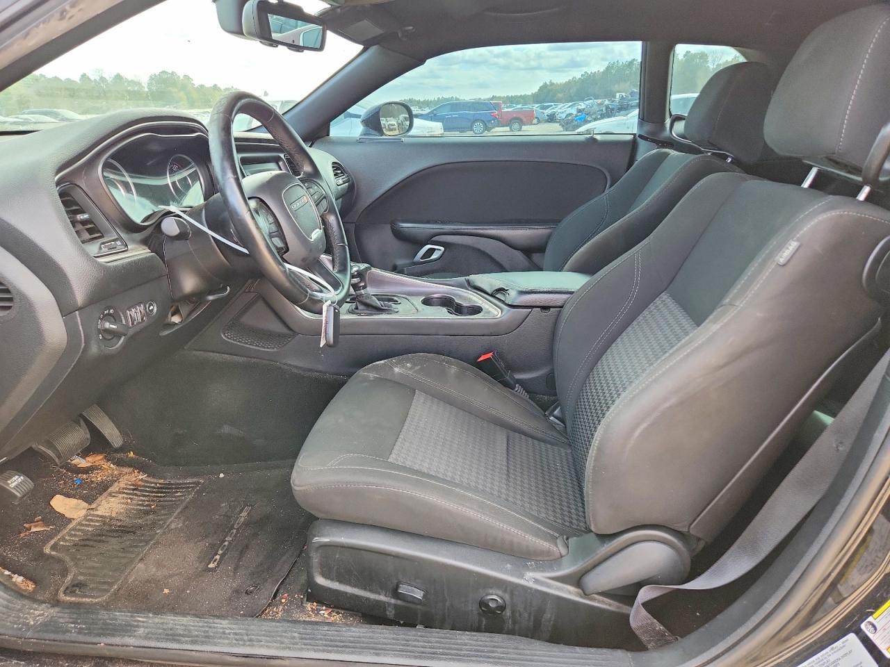 2016 Dodge Challenger sxt