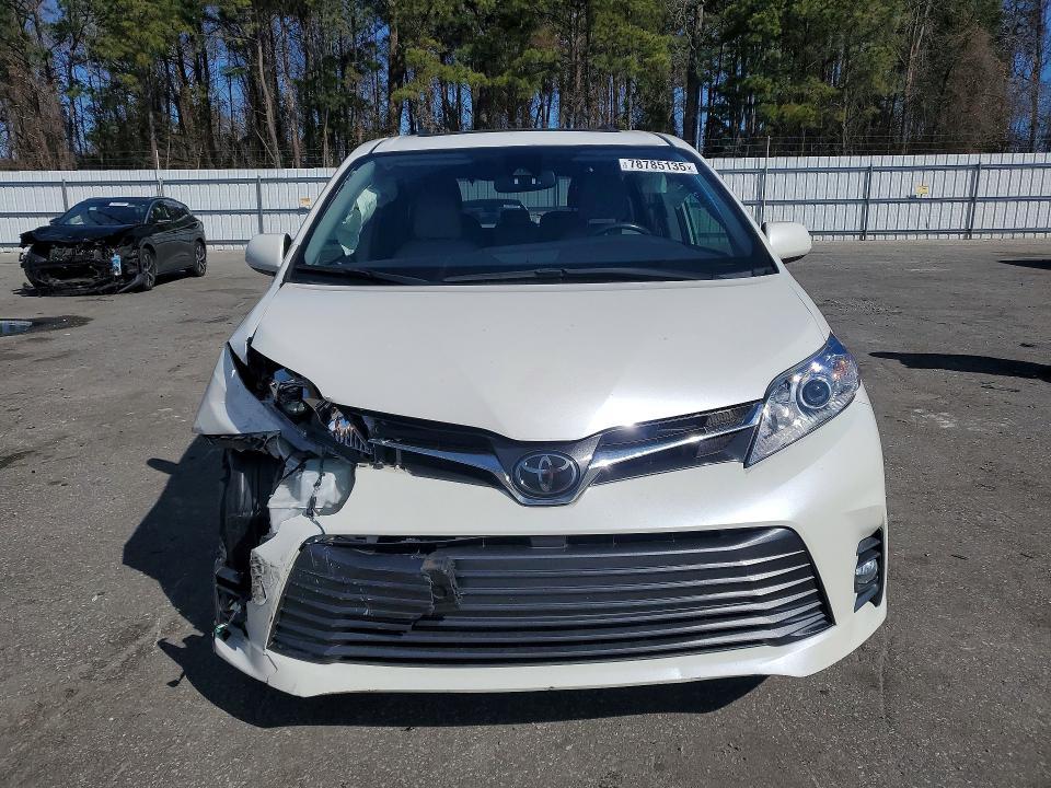 2020 Toyota Sienna xle 8-passenger