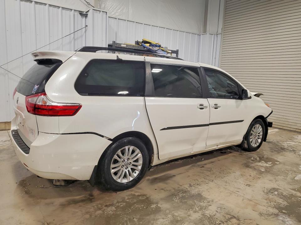 2017 Toyota Sienna xle 8-passenger