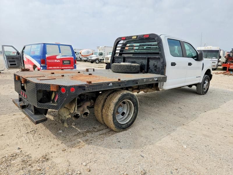 2017 Ford F350 Super Duty Flatbed Truck