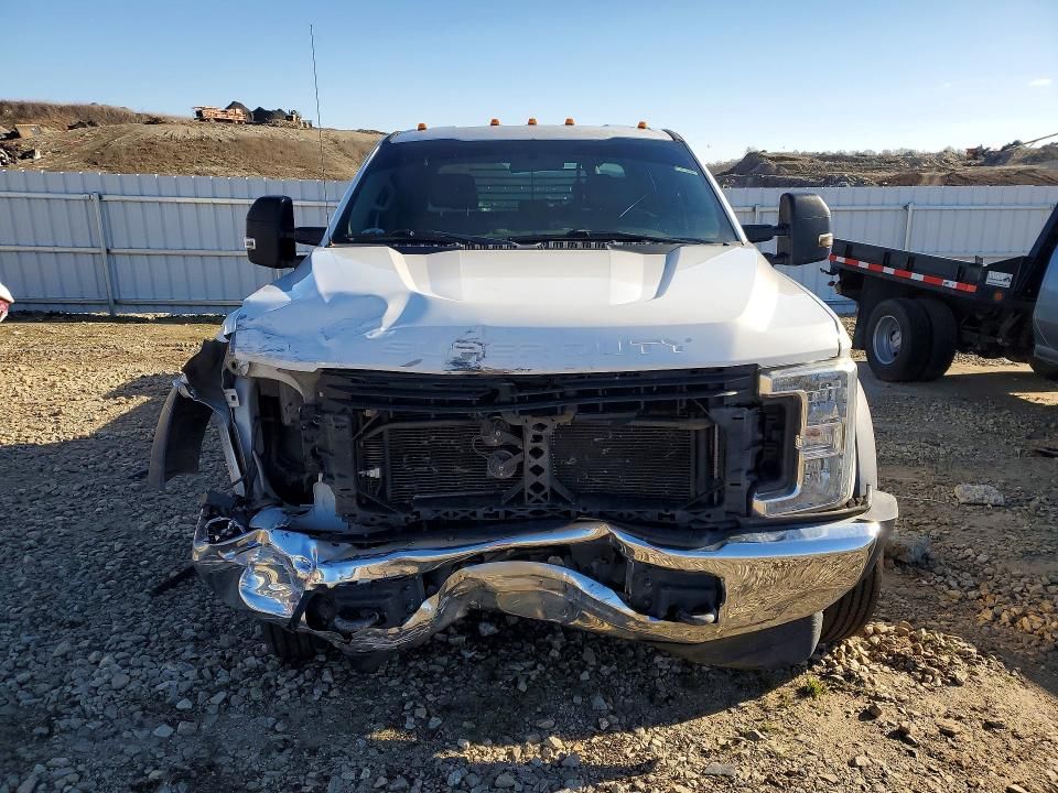 2019 Ford F550 Super Duty Flatbed Truck